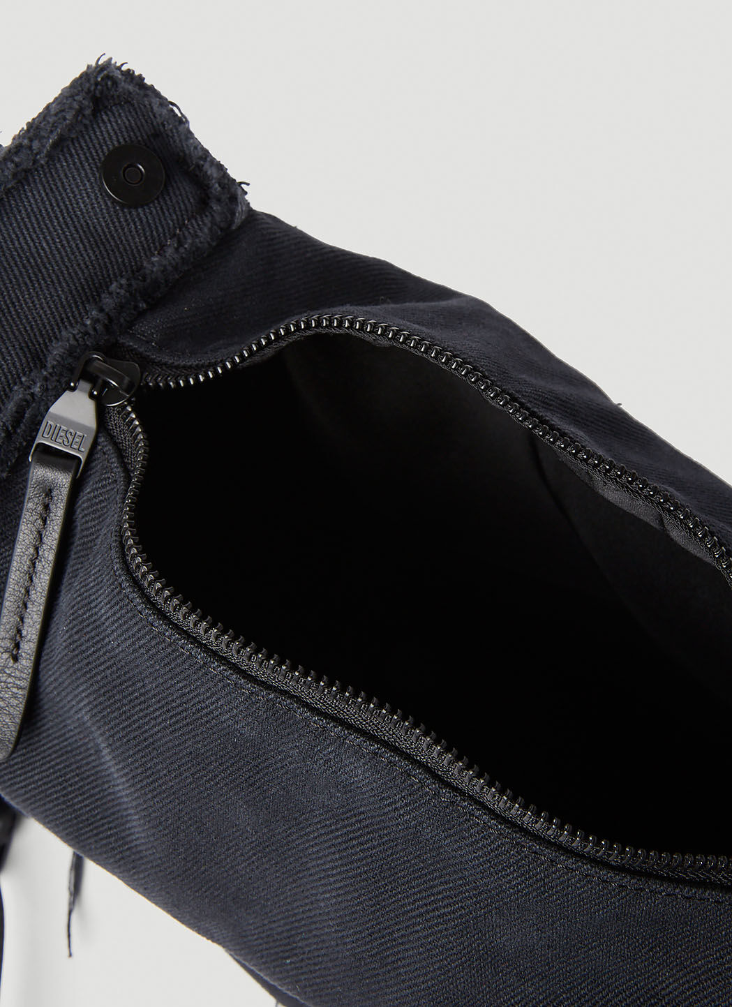 Diesel D-Vina-C XS Shoulder Bag in Black | LN-CC®