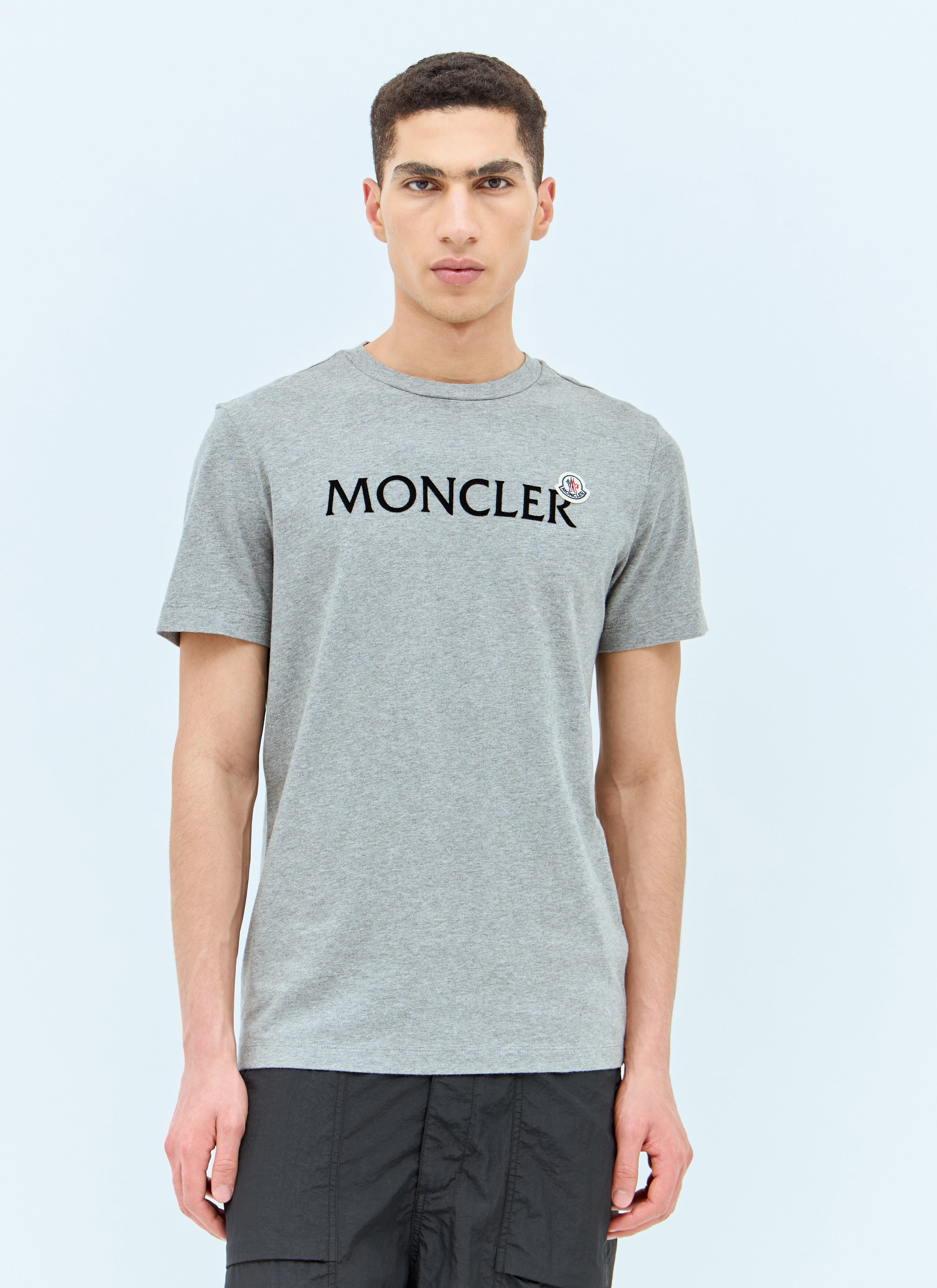 Moncler 로고 패치 티셔츠  블랙 mon0157030