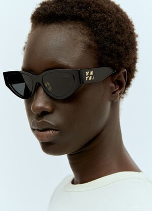 Gucci Logo Plaque Sunglasses Beige guc0257068