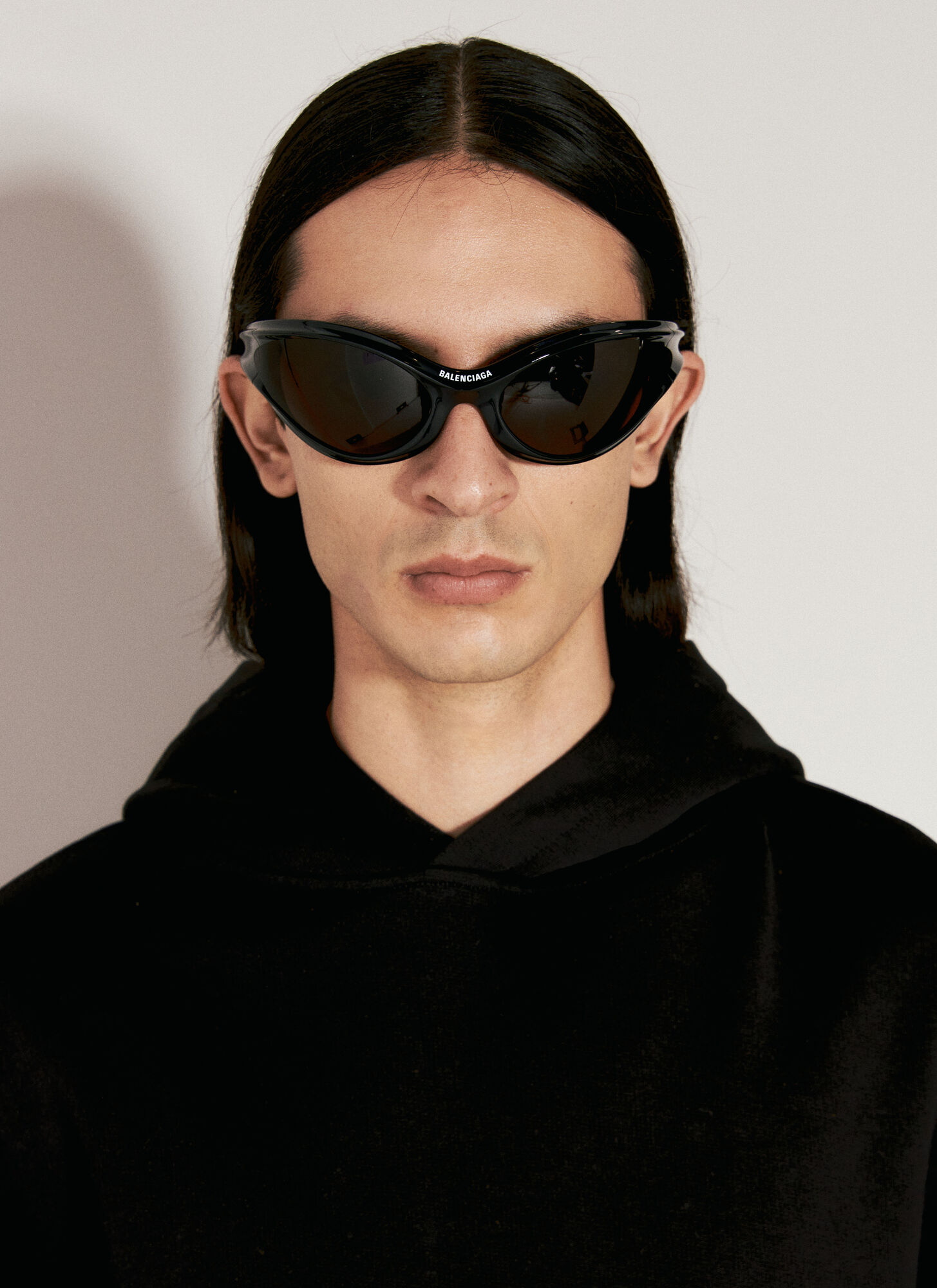 Shop Balenciaga Dynamo Round Sunglasses In Black