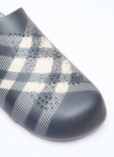 Burberry Check Rubber Stingray Clogs Black bur0157023