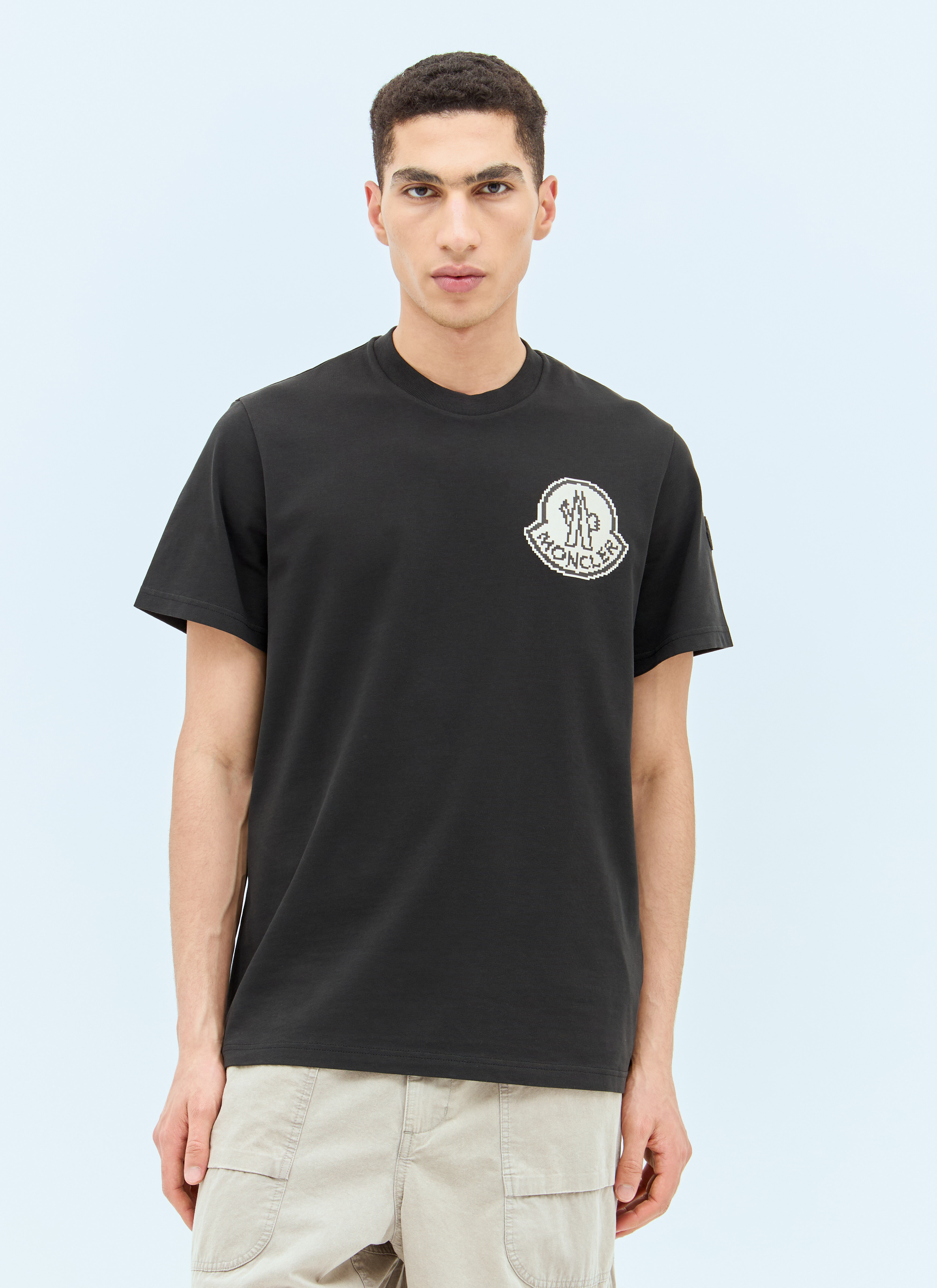 Moncler 로고 아플리케 티셔츠  블랙 mon0157030