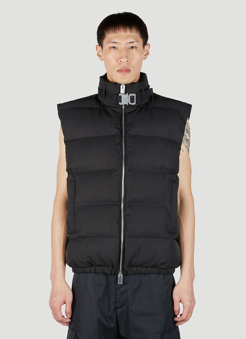 1017 ALYX 9SM Rollercoaster Buckle Gilet Jacket in Black | LN-CC®