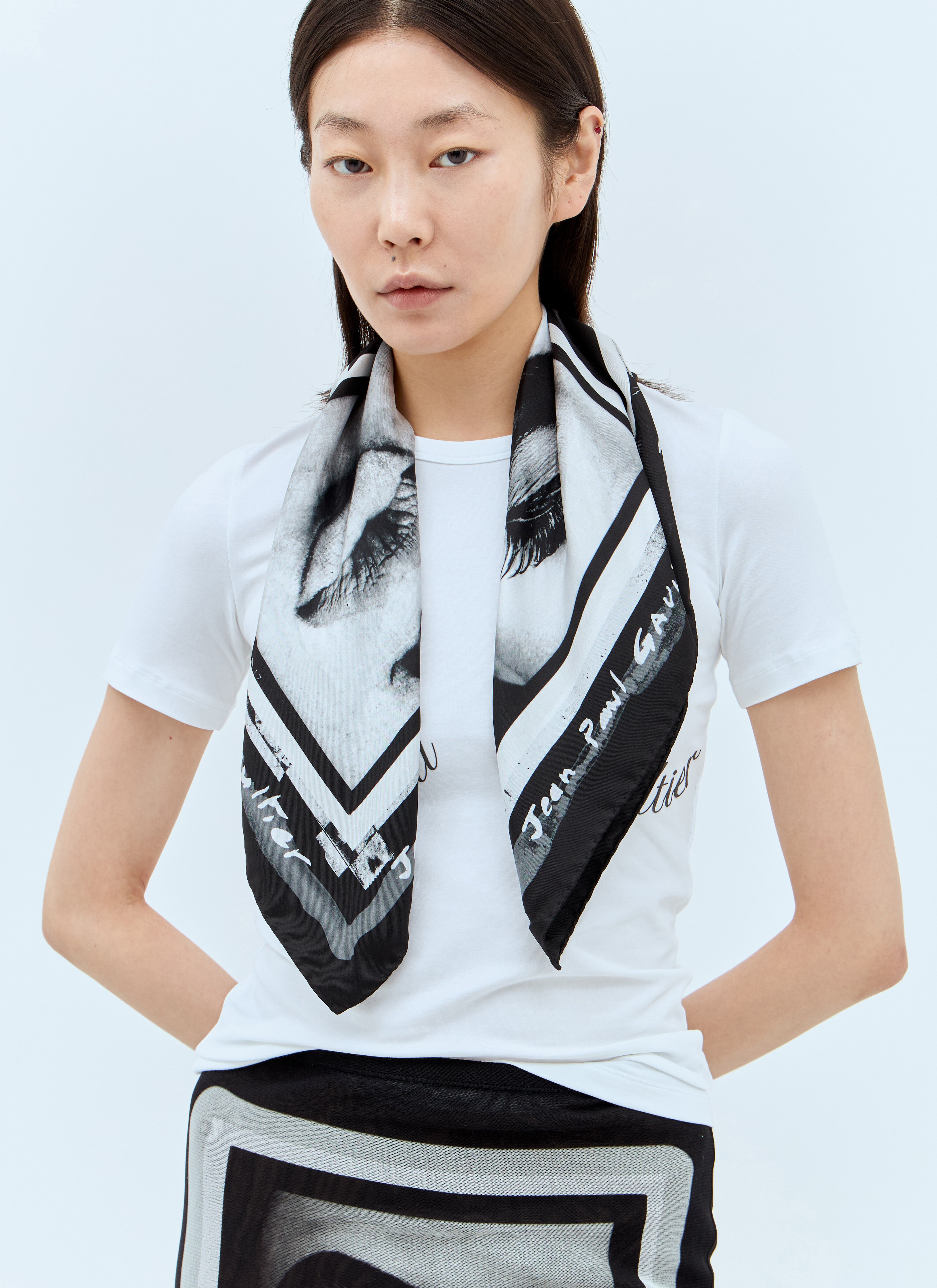 TOTEME Eyes And Lips Silk Scarf キャメル tot0255048