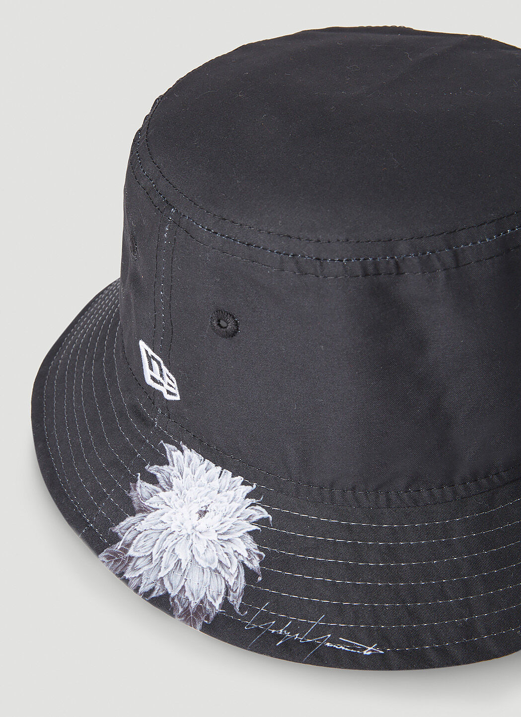 Yohji Yamamoto Unisex x New Era Dahlia Bucket Hat in Black | LN-CC®