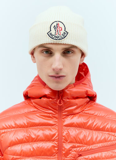 Moncler ロゴパッチ ビーニーハット クリーム mon0157052