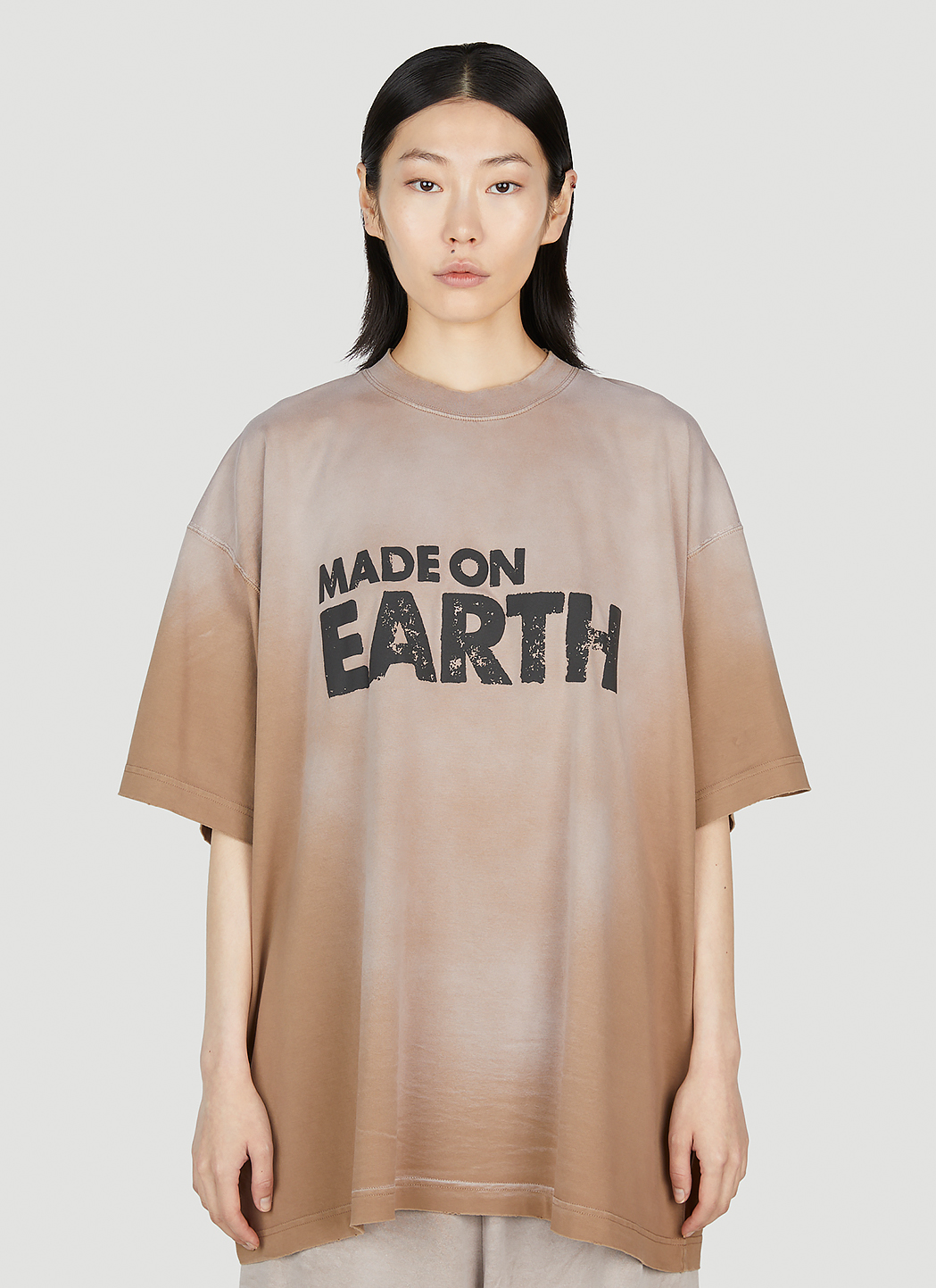 VETEMENTS Made On Earth T-Shirt in Beige | LN-CC®