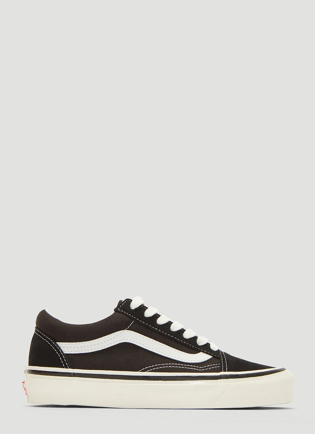 Vans old skool on sale black white sale