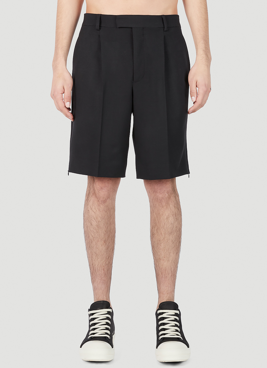 VTMNTS Tailored Shorts in Black | LN-CC